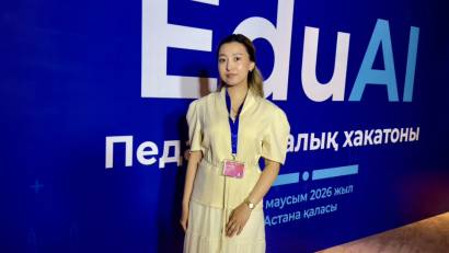 Математика пәнінің мұғалімі Мөлдір Мәдиқызы «Ustazga AI» жобасы аясында өткен «Мұғалім AMANAT» республикалық конкурсының қорытындысы бойынша іріктеліп, 2026 жылғы 4–5 маусым күндері Астана қаласында ұйымдастырылған педагогикалық хакатонға қатысуда. 